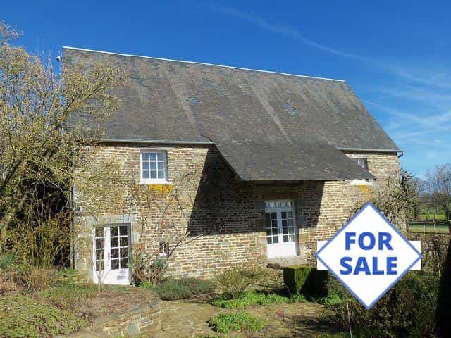 House in Saint-Quentin-les-Chardonnets, Normandie 10040083