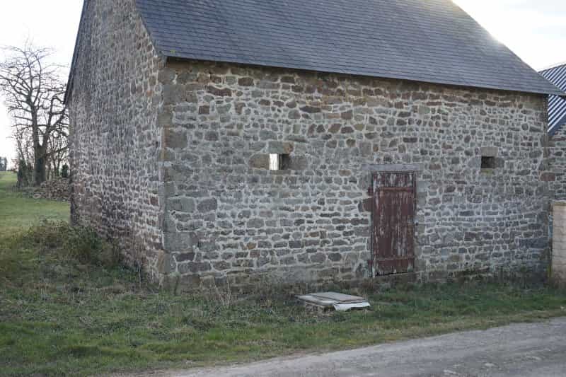 House in Ambrieres-les-Vallees, Pays de la Loire 10040099
