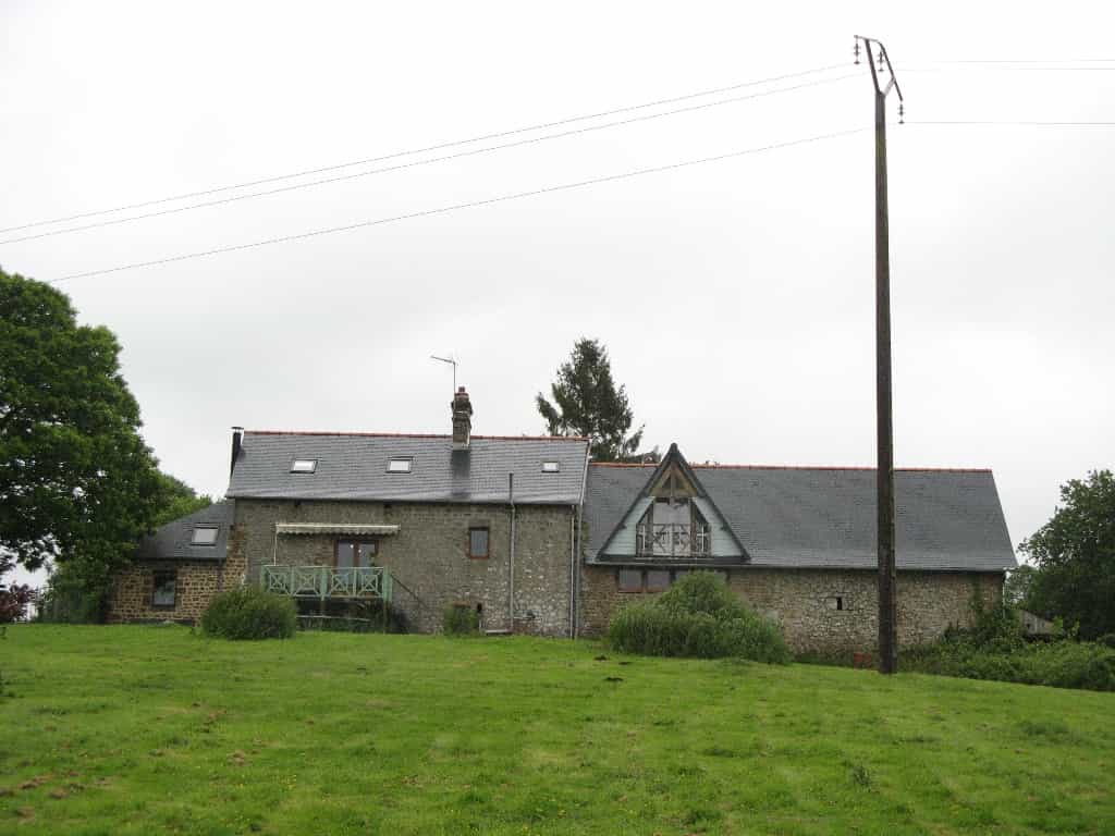 жилой дом в Lassay-les-Chateaux, Mayenne 10040179