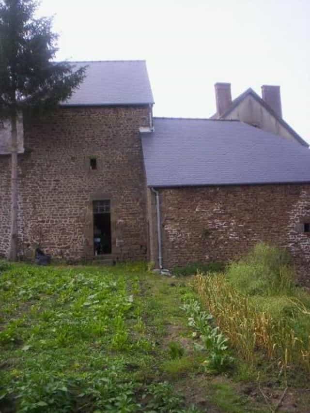 House in Couesmes, Pays de la Loire 10040198