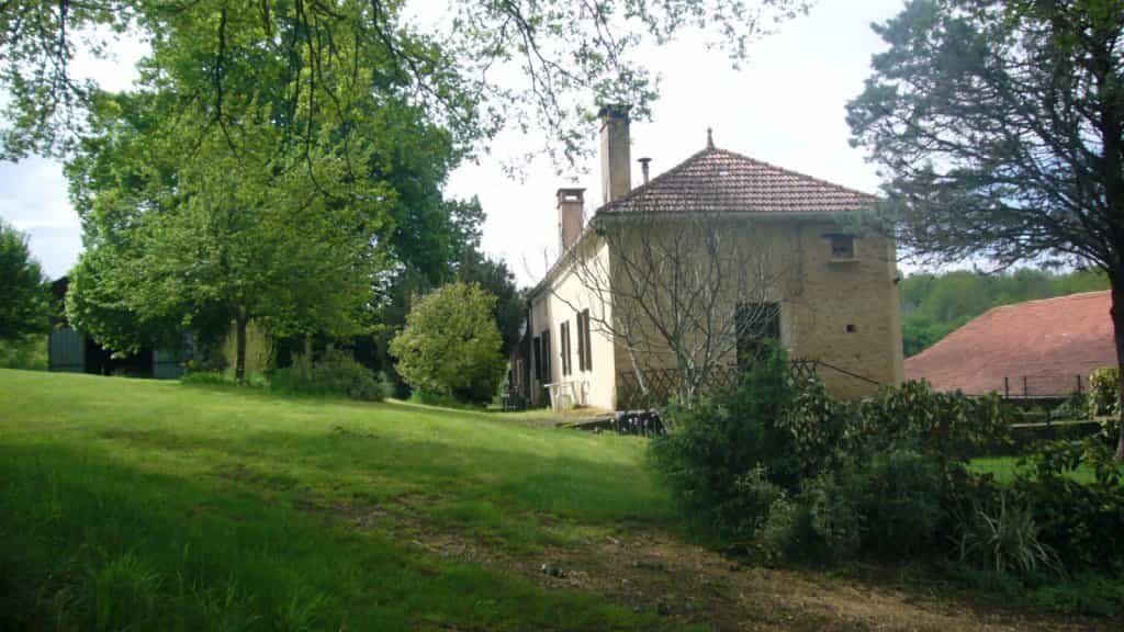жилой дом в Saint-Cernin-de-l'Herm, Nouvelle-Aquitaine 10040206