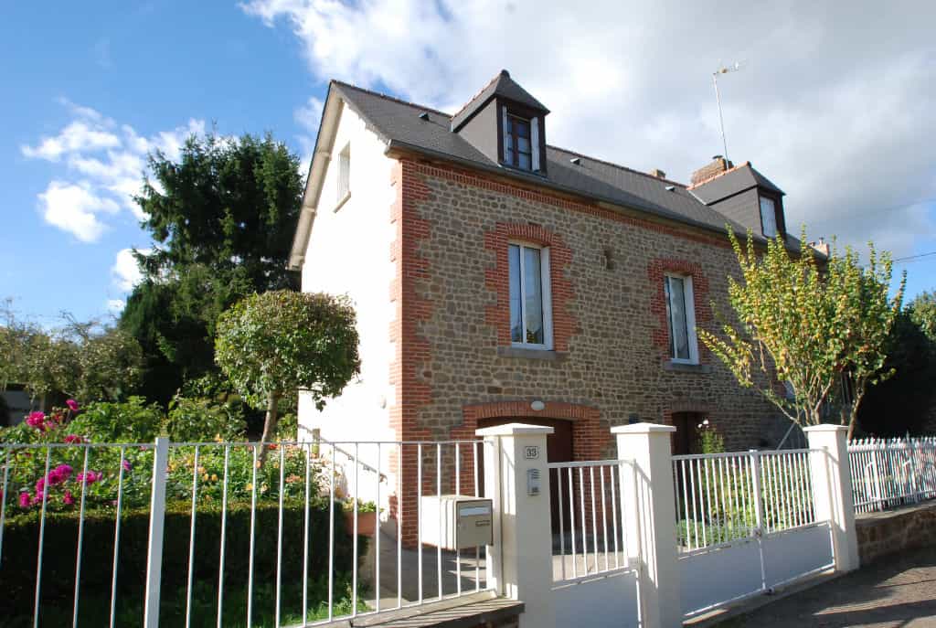Talo sisään Sainte-Marie-du-Bois, Pays de la Loire 10040238