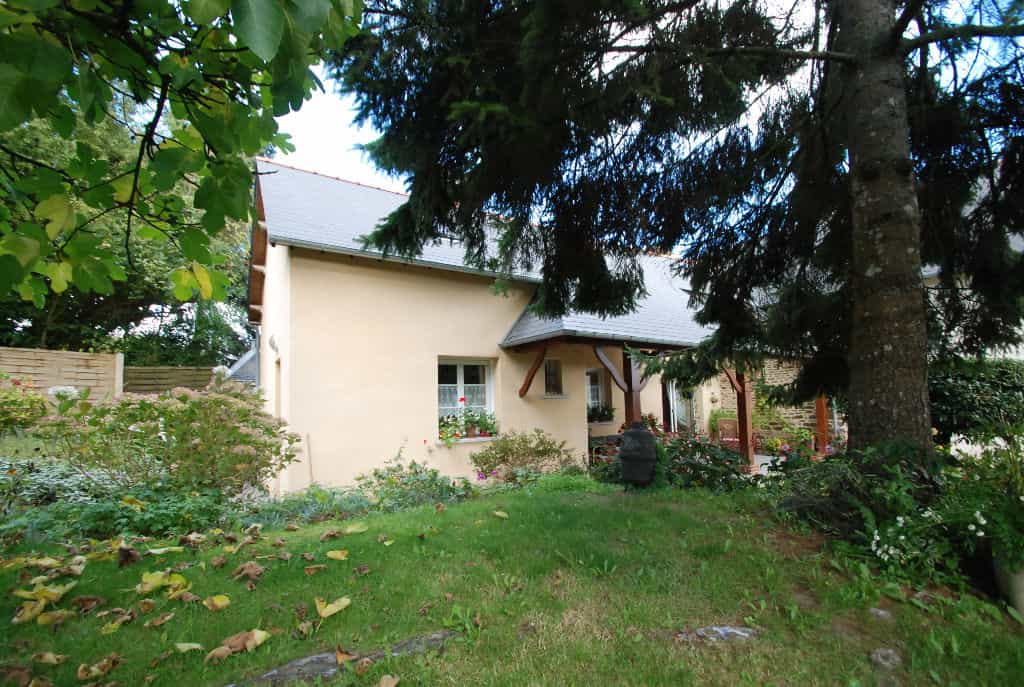 House in Sainte-Marie-du-Bois, Pays de la Loire 10040238