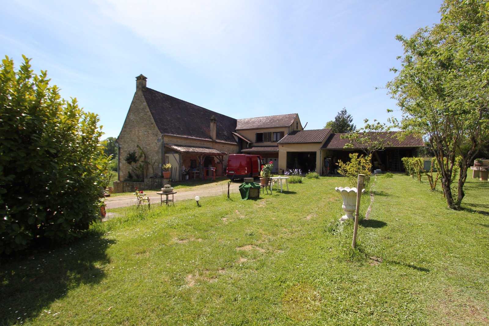 بيت في Bezenac, Dordogne 10040259
