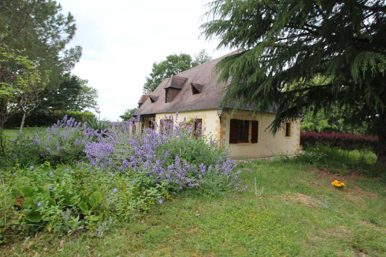 Hus i Le Coux, Nouvelle-Aquitaine 10040301