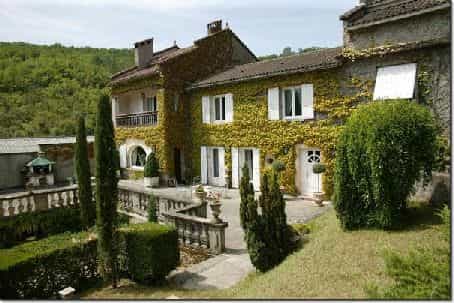 House in Sauveterre-la-Lemance, Nouvelle-Aquitaine 10040326