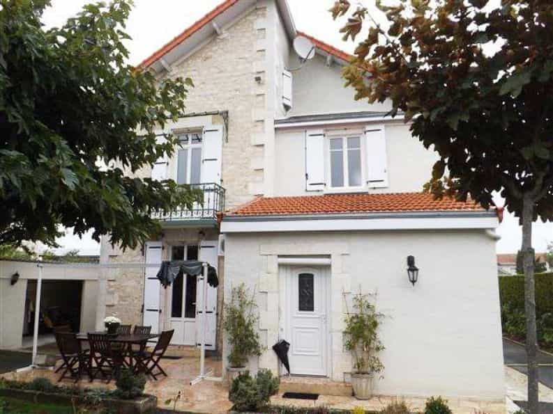 Dom w Angouleme, Charente 10040385