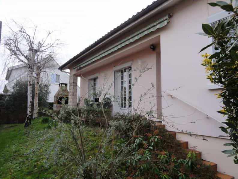 Talo sisään Miramont-de-Guyenne, Nouvelle-Aquitaine 10040394