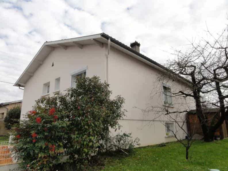 Huis in Miramont-de-Guyenne, Nouvelle-Aquitanië 10040394