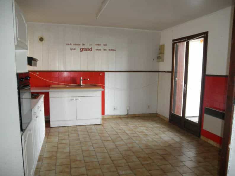 House in Saint-Michel, Nouvelle-Aquitaine 10040400