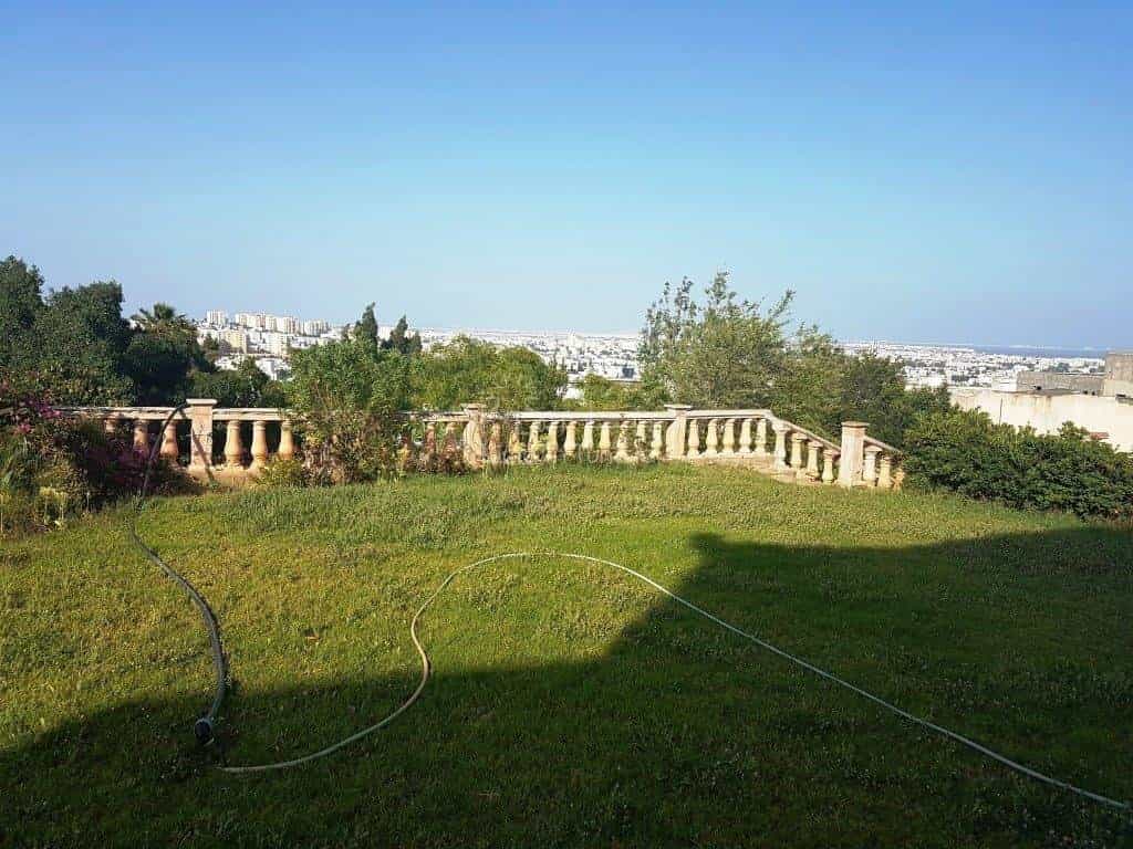 Condominium in Tunis,  10041163