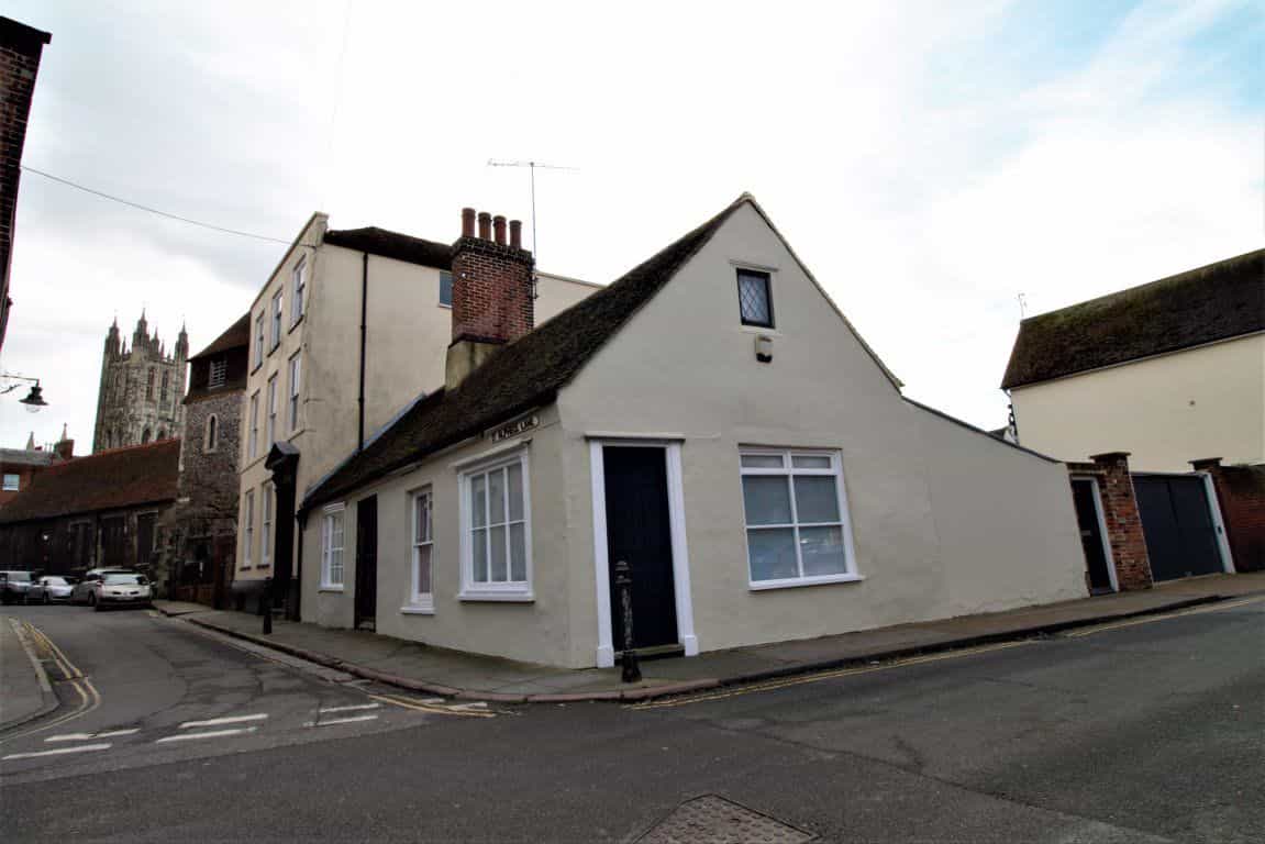 House in Canterbury, Kent 10041591