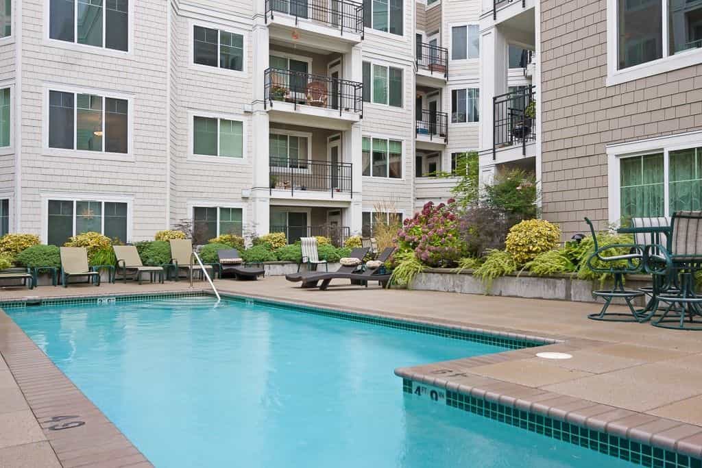 Condominium in Seattle, Washington 10042088