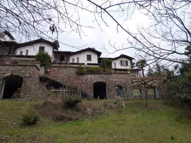 房子 在 Tremezzo, Lombardy 10042289