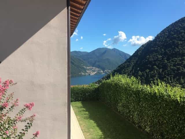 Talo sisään Provincia Di Como, Lombardy 10042290