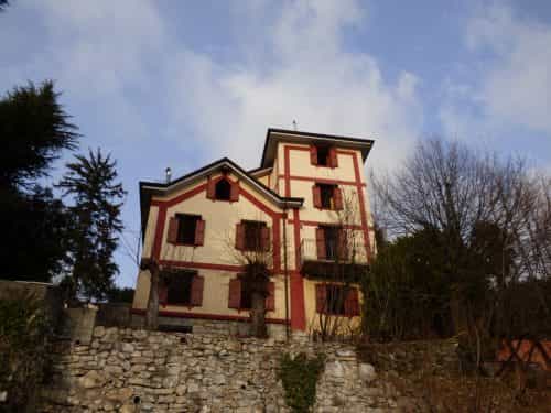住宅 在 Provincia Di Como, Lombardy 10042293