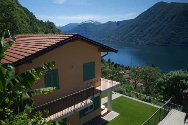 Condominium dans Provincia Di Como, Lombardy 10042296