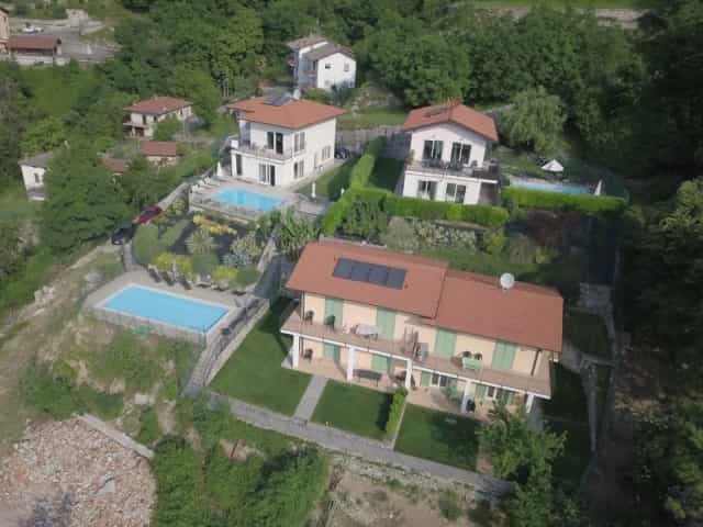 Condominio nel Provincia Di Como, Lombardy 10042296