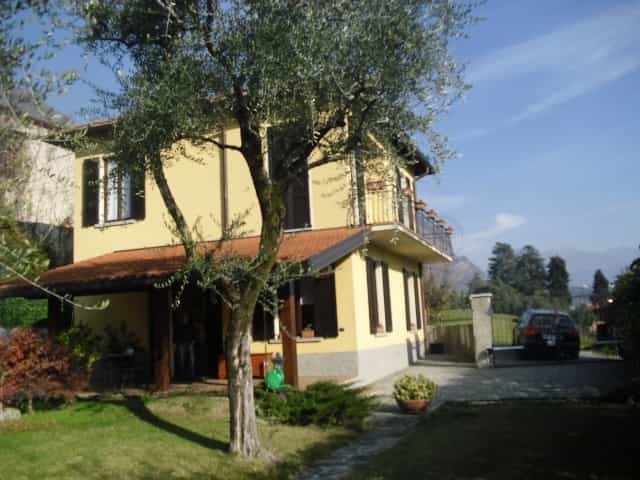 σπίτι σε Mezzegra, Lombardy 10042320