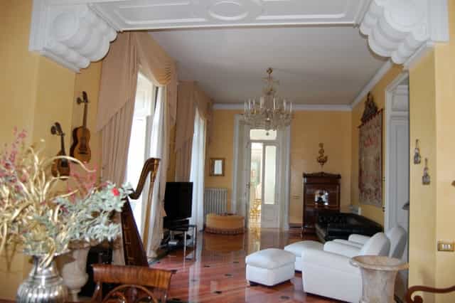 σπίτι σε Province Of Como, Lombardy 10042348