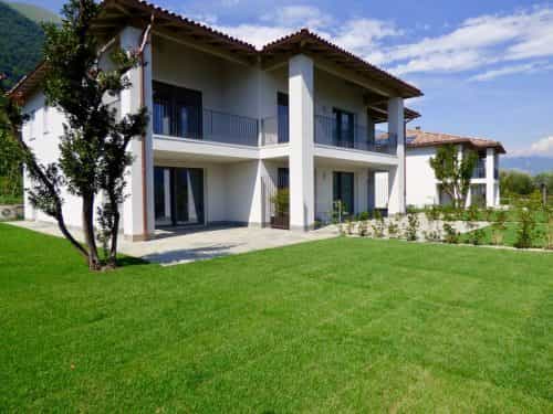 Condominium in Lenno, Lombardy 10042383