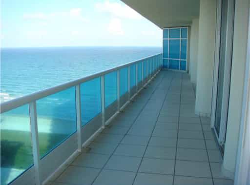 Condominium in Miami Beach, Florida 10042458