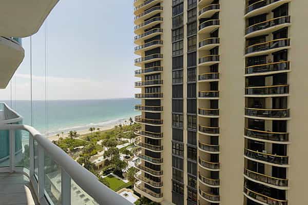 Condominium in Bal Harbour, Florida 10042485