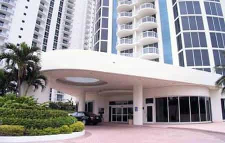 Condominium dans Sunny Isles Beach, Florida 10042504