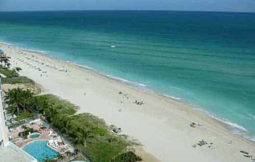 Condominium in Sunny Isles Beach, Florida 10042505
