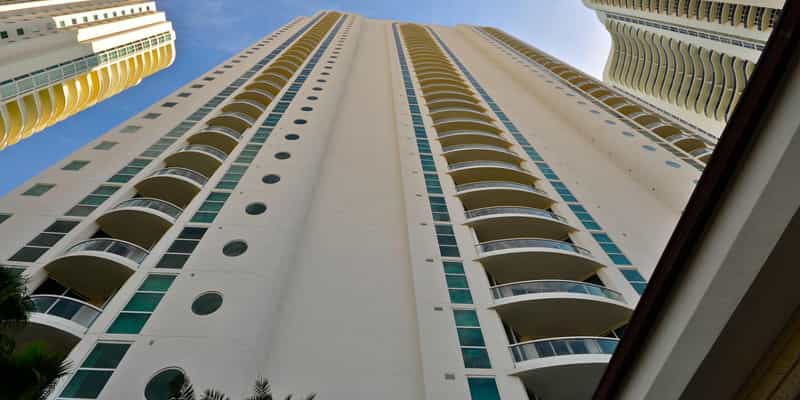 Condominium in Sunny Isles Beach, Florida 10042519