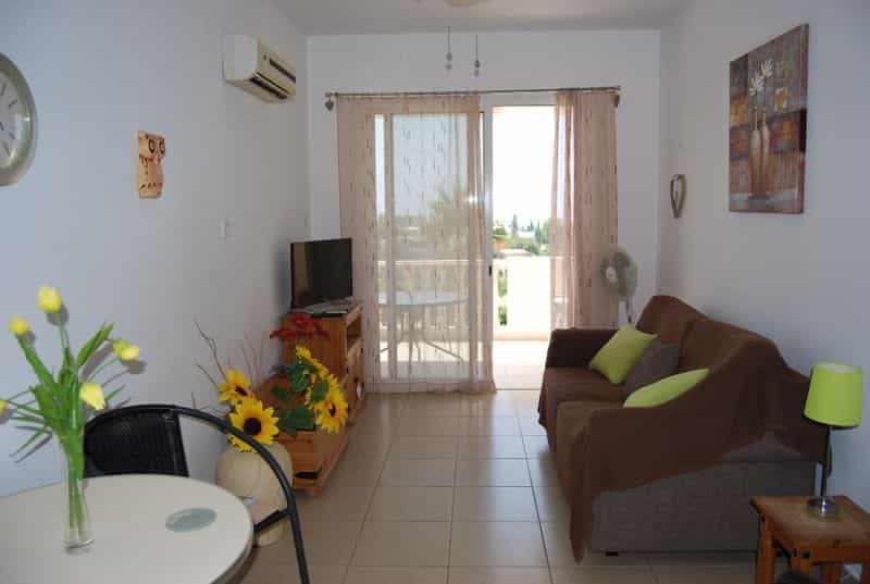Condominium in Pegeia, Pafos 10042616
