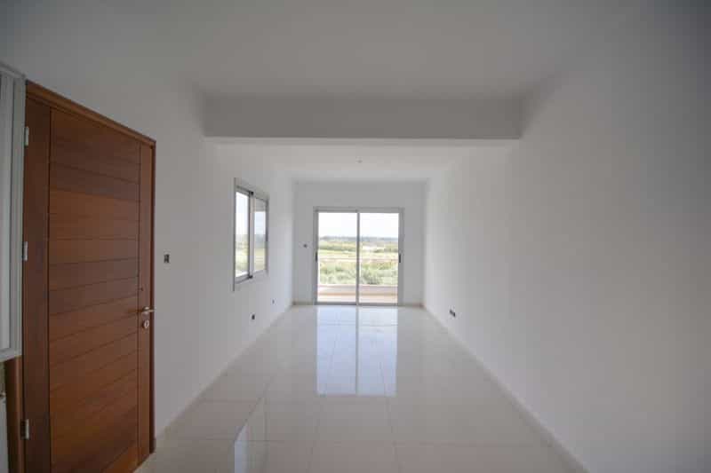 Condominium in Geroskipou, Pafos 10042630