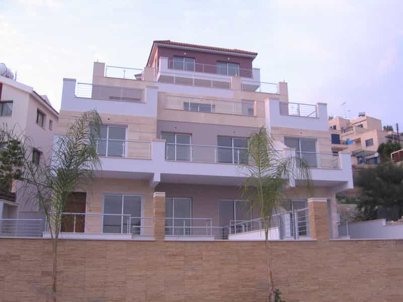 Condominium in Geroskipou, Pafos 10042630