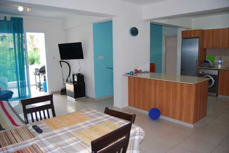 Condominium in Pegeia, Pafos 10042645