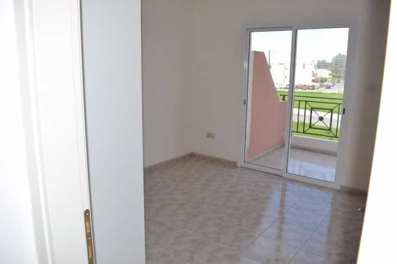 Condominium in Geroskipou, Pafos 10042653