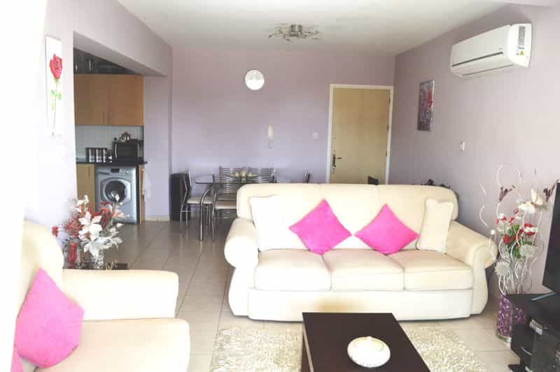 Condominium in Voroklini, Larnaca 10042713
