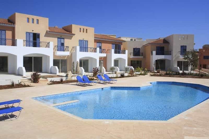 Condominium dans Agia Marinouda, Paphos 10042733