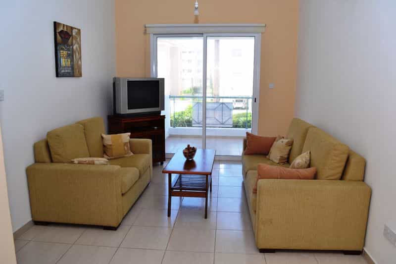 Condominium in Paphos, Pafos 10042750