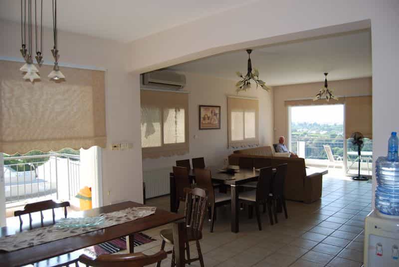Condominium in Kissonerga, Pafos 10042871