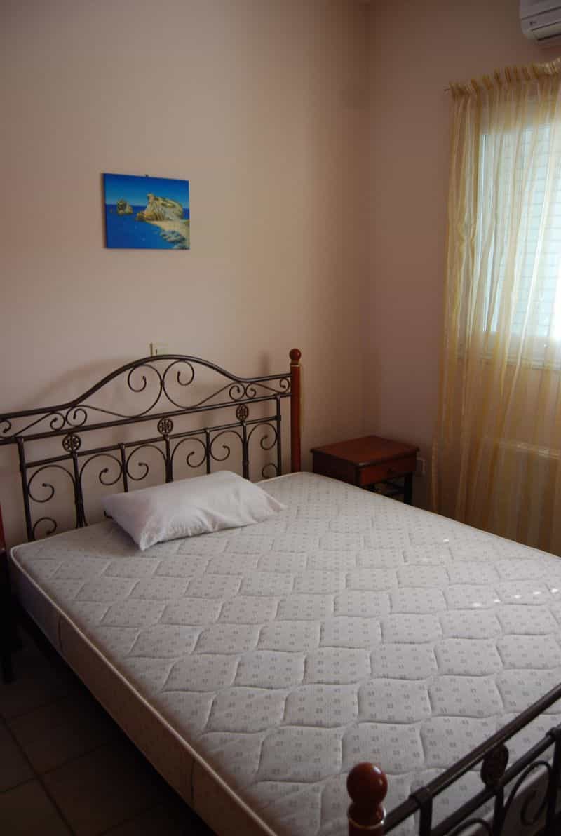 Condominium in Kissonerga, Paphos 10042871