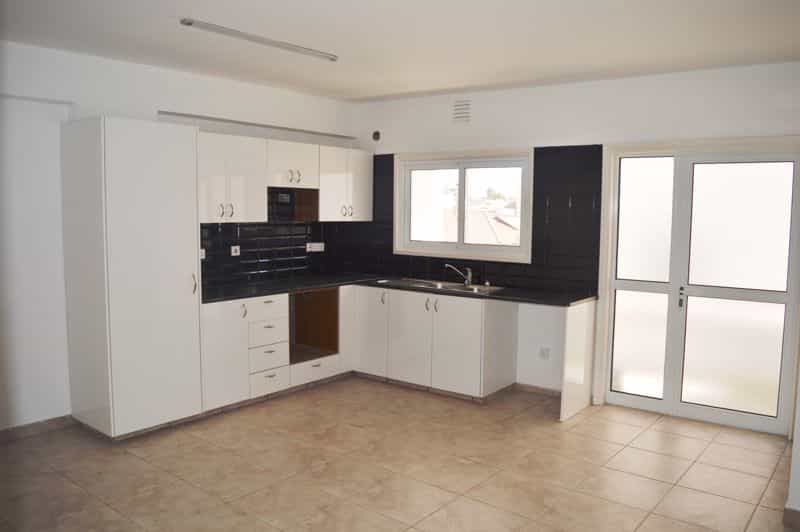 Condominium in Larnaca, Larnaca 10042985