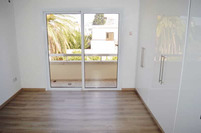 Condominium in Larnaca, Larnaca 10042985