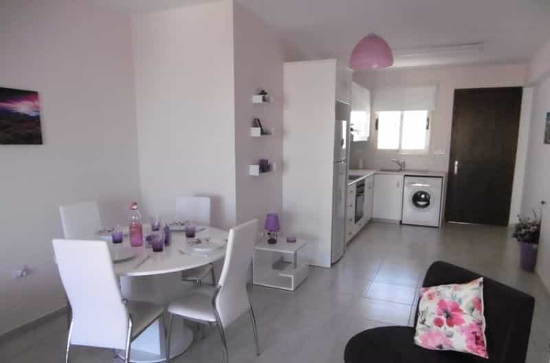 Condominium in Paphos, Pafos 10043075