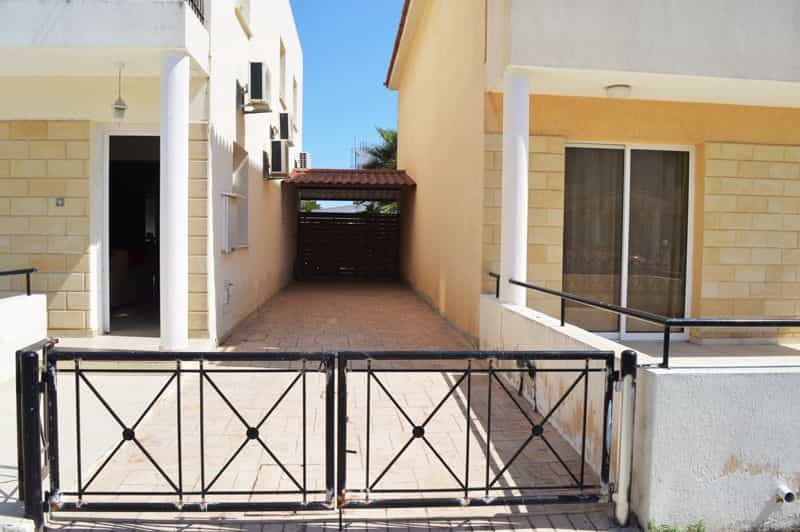 House in Oroklini, Larnaca 10043193