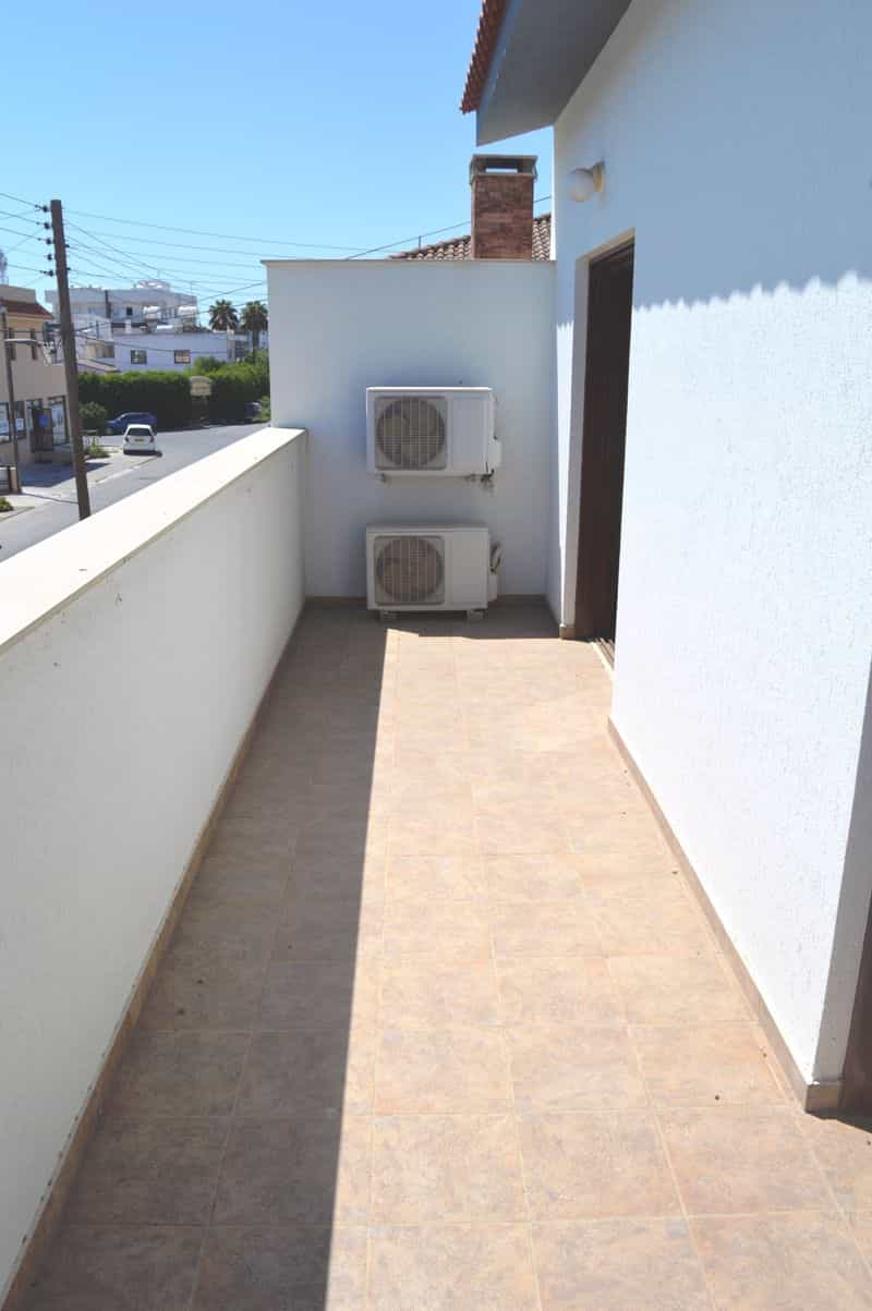Talo sisään Agios Nikolaos, Larnaca 10043299