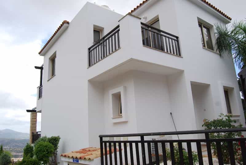 Condominium in Agia Marinouda, Pafos 10043546