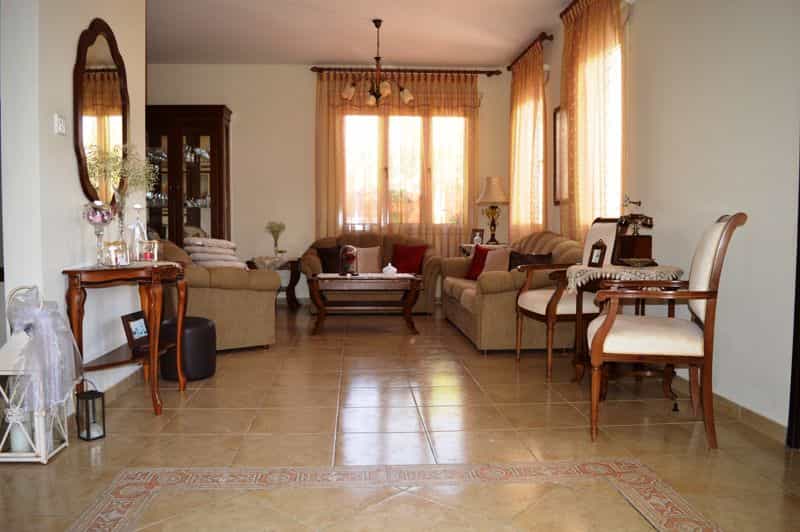 Dom w Liwadia, Larnaka 10043688