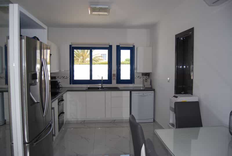 بيت في Chloraka, Paphos 10043819