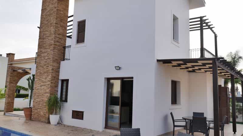 casa en Ayia Thekla, Famagusta 10043975