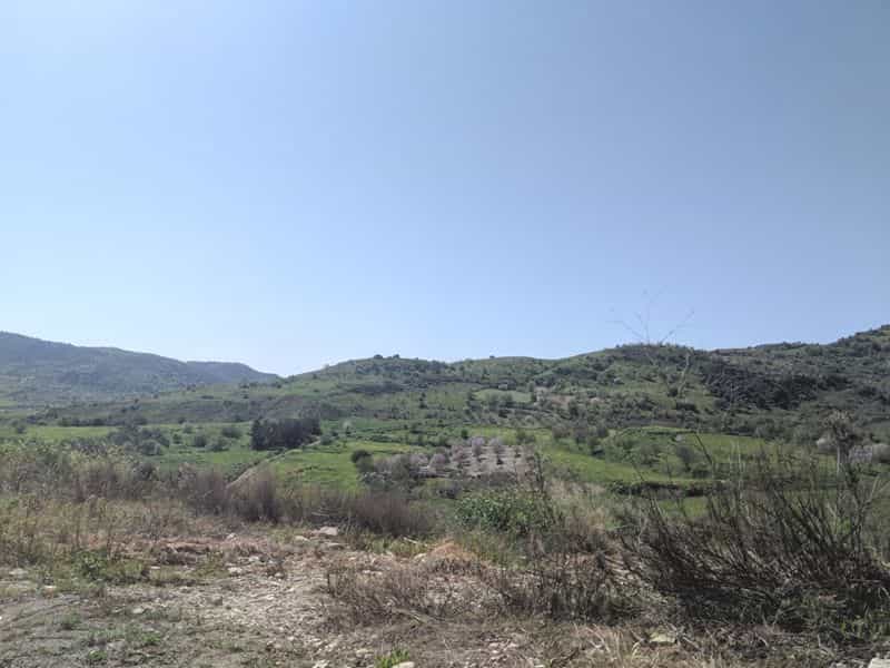 Tanah di Mesogi, Pafos 10043987